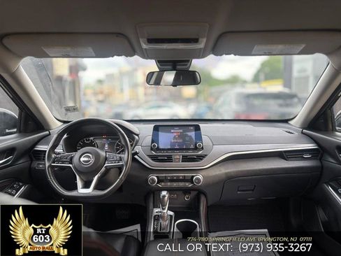 Used 2023 Nissan Altima 2.5 SR FWD image 10