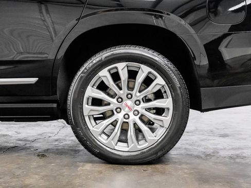 Used 2023 GMC Yukon Denali w/ Denali Reserve Package image 16