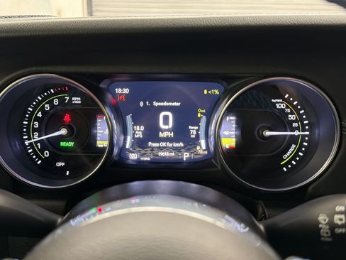 Used 2022 Jeep Wrangler Unlimited Rubicon 4xe AWD/4WD image 18