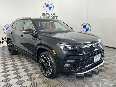 Used 2025 Volkswagen Tiguan SEL R-Line image 1