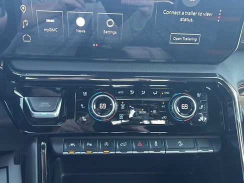 Used 2024 GMC Sierra 1500 AT4 w/ AT4 Premium Package image 29