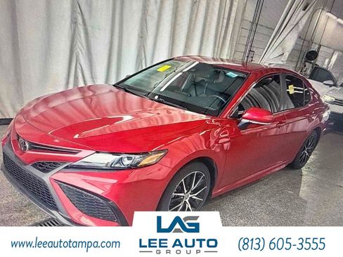 Used 2023 Toyota Camry SE FWD image 1