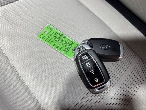 Used 2024 Hyundai Venue SEL FWD image 27