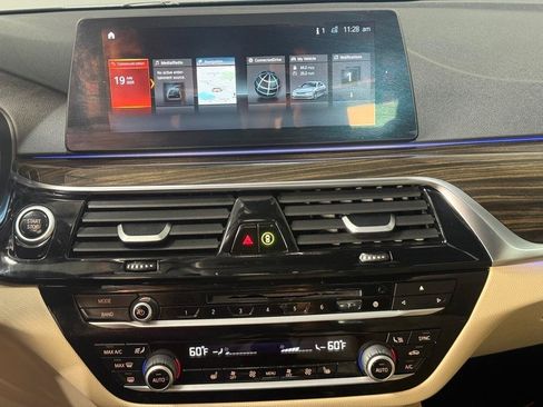 Used 2018 BMW 530e w/ Premium Package 2 RWD image 18