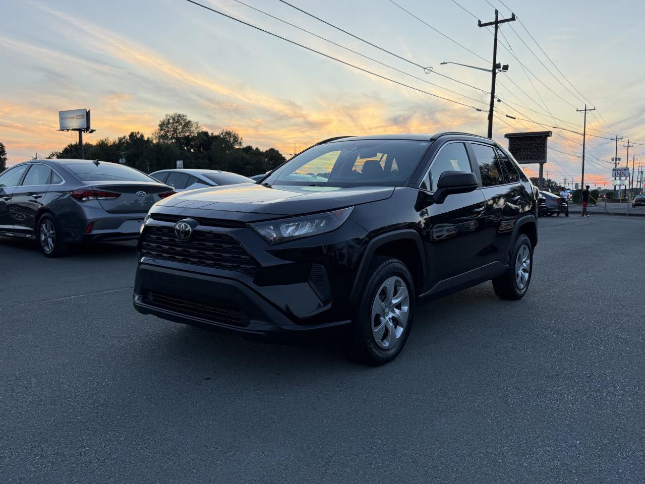 Used 2021 Toyota RAV4 LE FWD image 3
