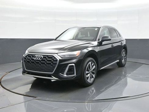Used 2023 Audi Q5 2.0T Premium w/ Convenience Package AWD/4WD image 3