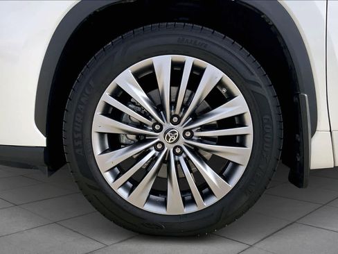 Used 2020 Toyota Highlander Platinum image 10