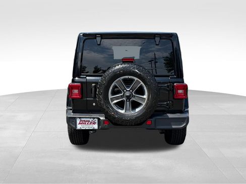Used 2019 Jeep Wrangler Unlimited Sahara AWD/4WD image 8