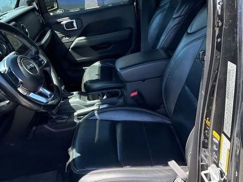 Used 2020 Jeep Gladiator Overland AWD/4WD image 10