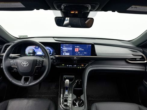Used 2025 Toyota Crown Signia AWD/4WD image 16