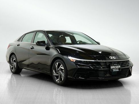 Used 2025 Hyundai Elantra SEL image 7