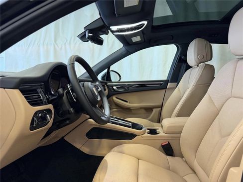 New 2026 Porsche Macan image 5