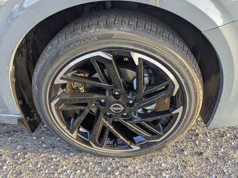 New 2026 Nissan Sentra SR w/ Floor Mat Package FWD image 11