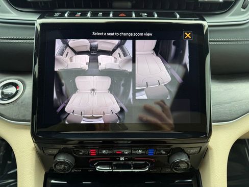 Certified 2024 Jeep Grand Cherokee L Limited w/ Luxury Tech Group II image 22