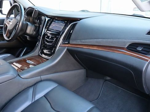 Used 2019 Cadillac Escalade Premium Luxury image 34