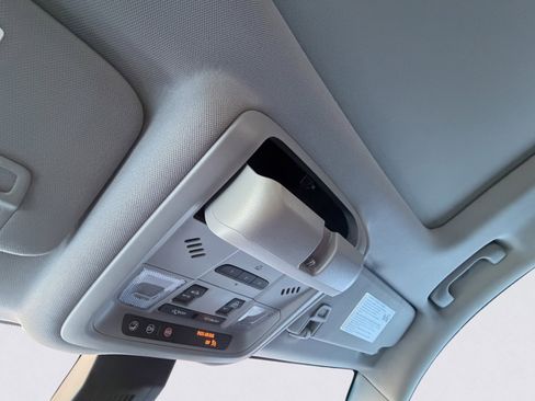 Used 2023 GMC Terrain SLT w/ Infotainment Package II image 26