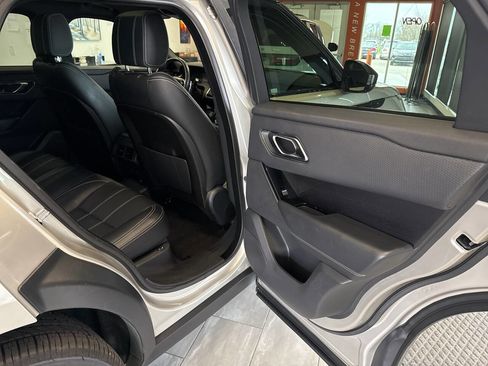 Used 2020 Land Rover Range Rover Velar R-Dynamic S image 37