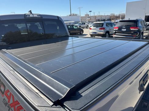 Used 2019 Toyota Tacoma TRD Sport image 11