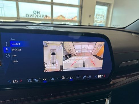 Used 2024 Chevrolet Traverse RS image 4