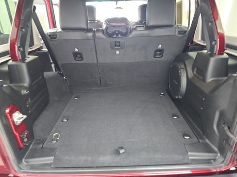 Used 2021 Jeep Wrangler Unlimited Sahara image 12