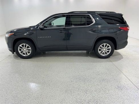 Used 2021 Chevrolet Traverse LT image 2