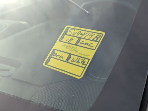 Used 2018 GMC Canyon Denali image 9