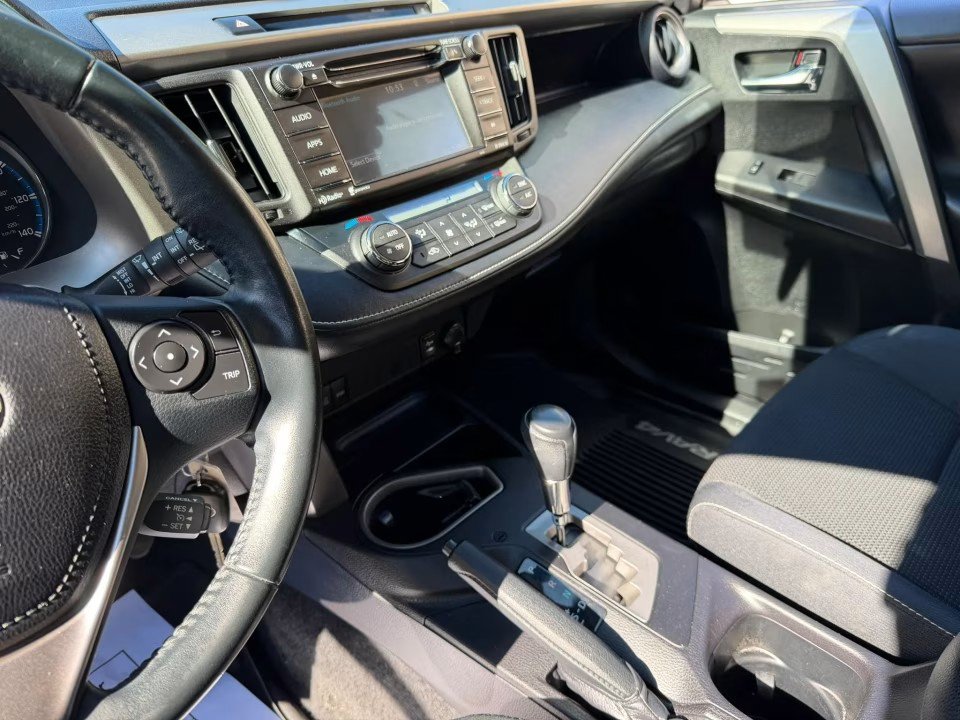 Used 2016 Toyota RAV4 XLE AWD/4WD image 27