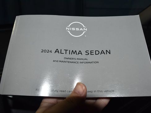 Used 2024 Nissan Altima 2.5 SV FWD image 10