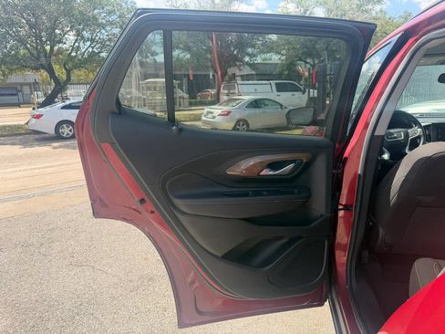 Used 2018 GMC Terrain SLE w/ Driver Convenience Package FWD image 16
