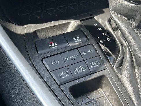 Used 2022 Toyota RAV4 XLE AWD/4WD image 30