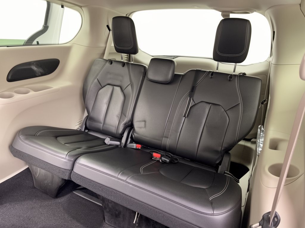 Used 2022 Chrysler Pacifica Touring-L FWD image 31
