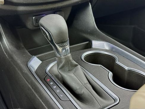 Used 2022 Chevrolet Traverse LS image 27