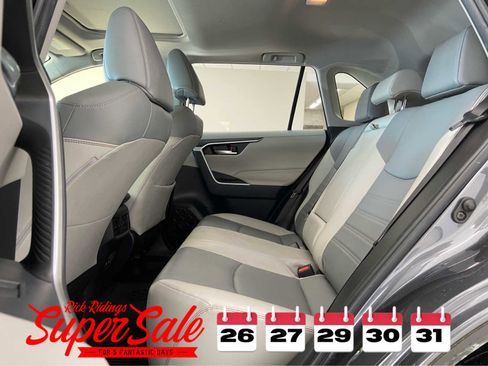 Used 2019 Toyota RAV4 XLE Premium image 13