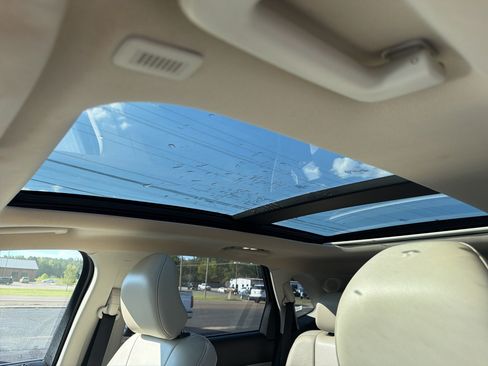 Used 2019 Ford Edge Titanium FWD image 18