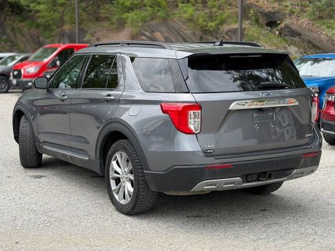 Used 2023 Ford Explorer XLT w/ Equipment Group 202A AWD/4WD image 3