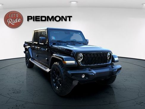 Certified 2025 Jeep Gladiator Sport image 5