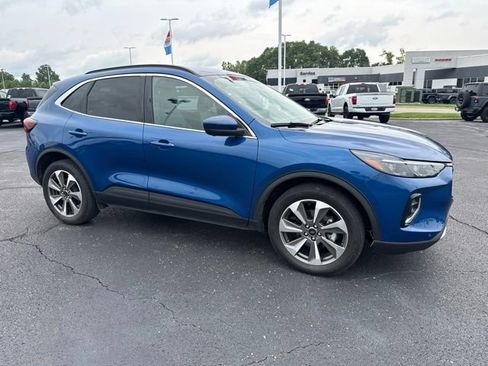 Used 2023 Ford Escape Platinum AWD/4WD image 5