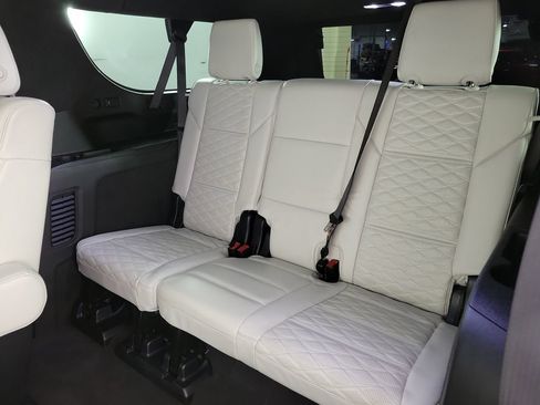Certified 2025 Cadillac Escalade ESV V AWD/4WD image 11