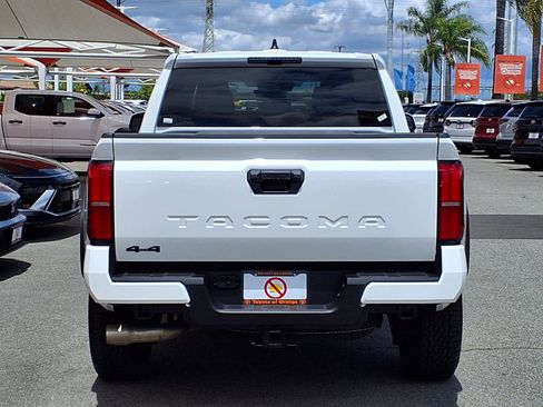 Certified 2025 Toyota Tacoma TRD Off-Road AWD/4WD image 5
