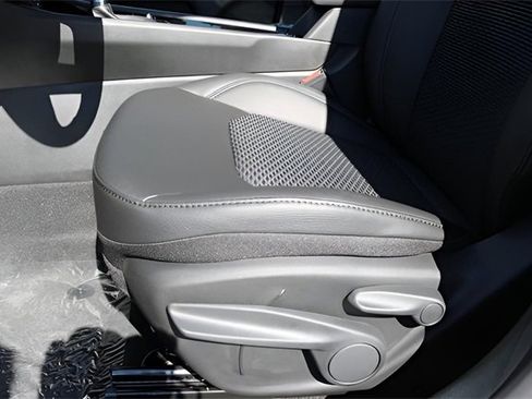 New 2026 Jeep Compass Latitude image 11