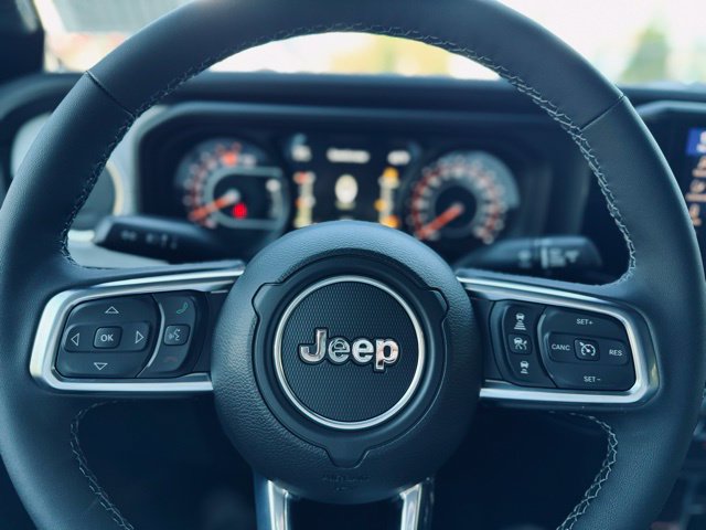 New 2025 Jeep Wrangler Unlimited Sahara AWD/4WD image 21