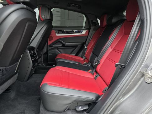 Certified 2025 Porsche Cayenne Coupe AWD/4WD image 22