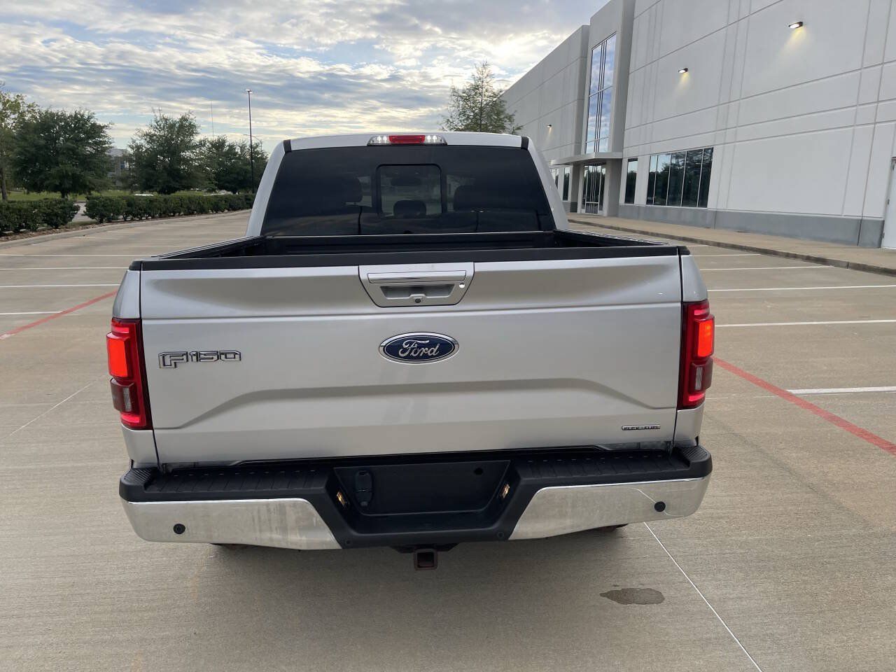 Used 2015 Ford F150 Lariat w/ Equipment Group 502A Luxury RWD image 6