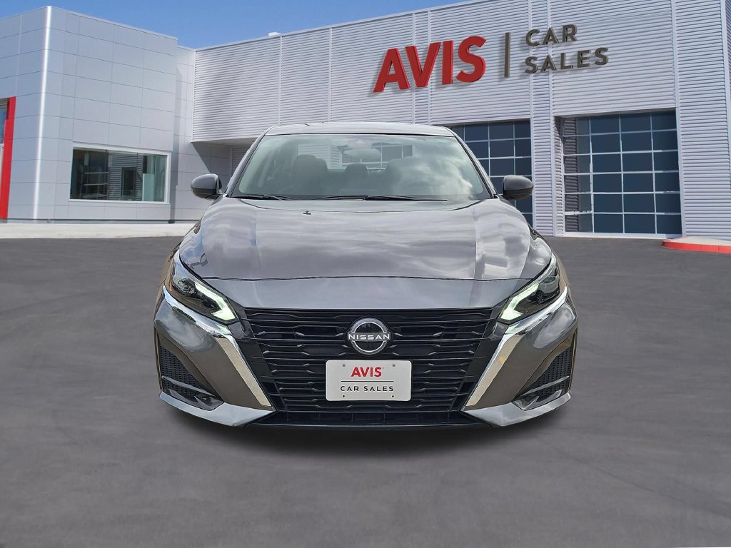 Used 2025 Nissan Altima 2.5 SV FWD image 2