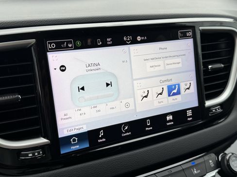 Used 2024 Chrysler Pacifica Touring-L FWD image 18