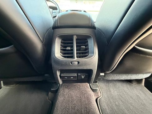 Used 2019 Jeep Cherokee Limited w/ Luxury Group AWD/4WD image 19