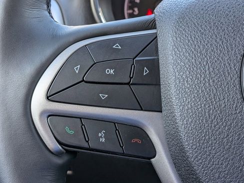 Used 2018 Jeep Grand Cherokee Altitude image 25