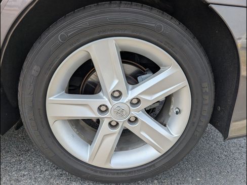 Used 2014 Toyota Camry SE image 19