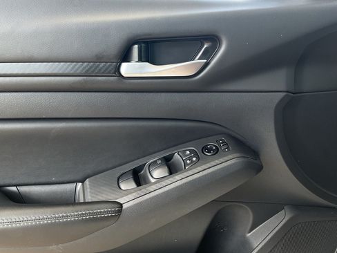 Used 2025 Nissan Altima 2.5 SV FWD image 19