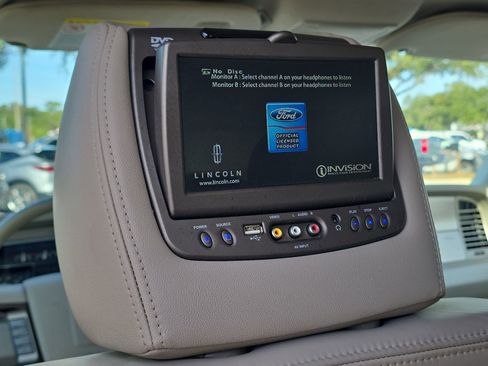 Used 2014 Lincoln Navigator Base image 16